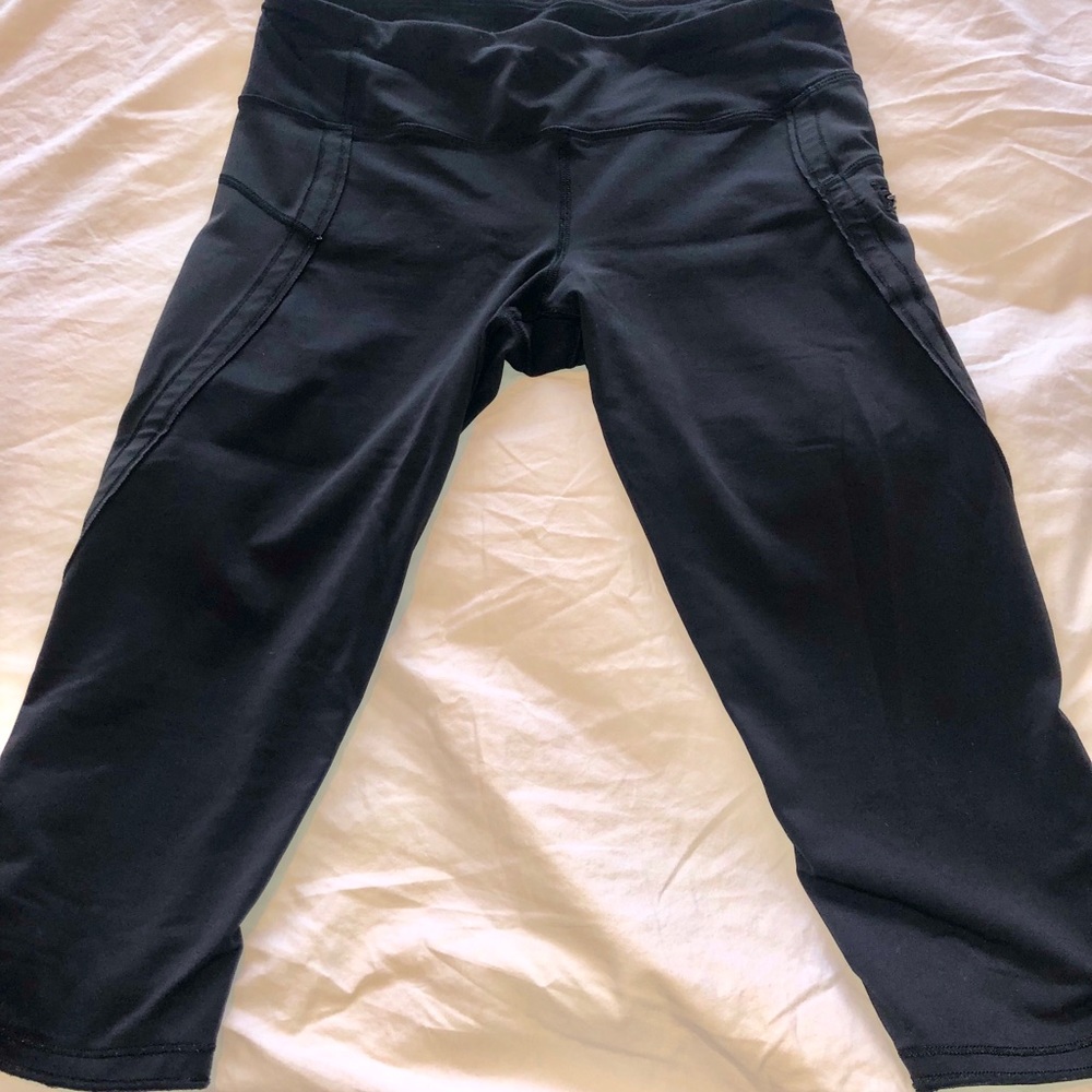 Lululemon cropped black pants